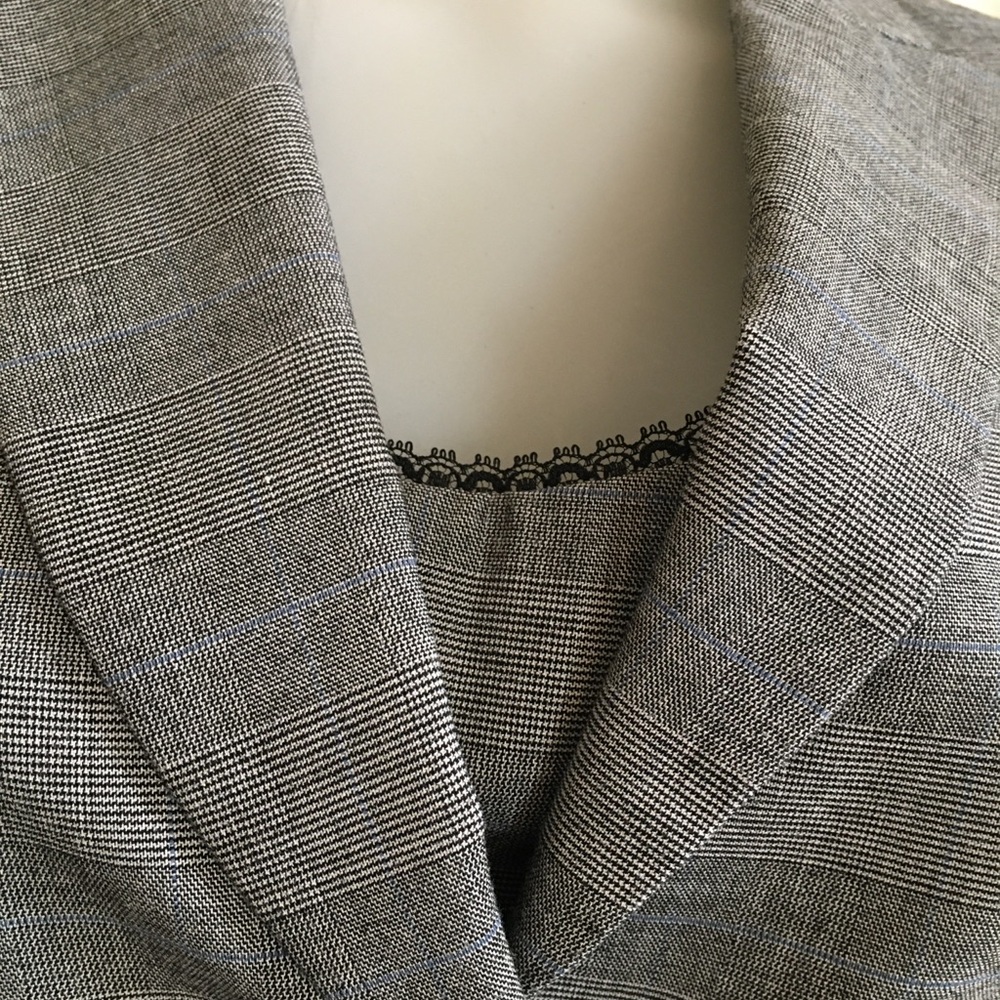 Danielle O by Tahari Levine 3 piece figure flattering suit. Size 6. - Picture 3 of 8